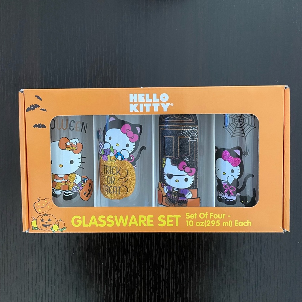 Hello kitty halloween glassware set. Glass cups